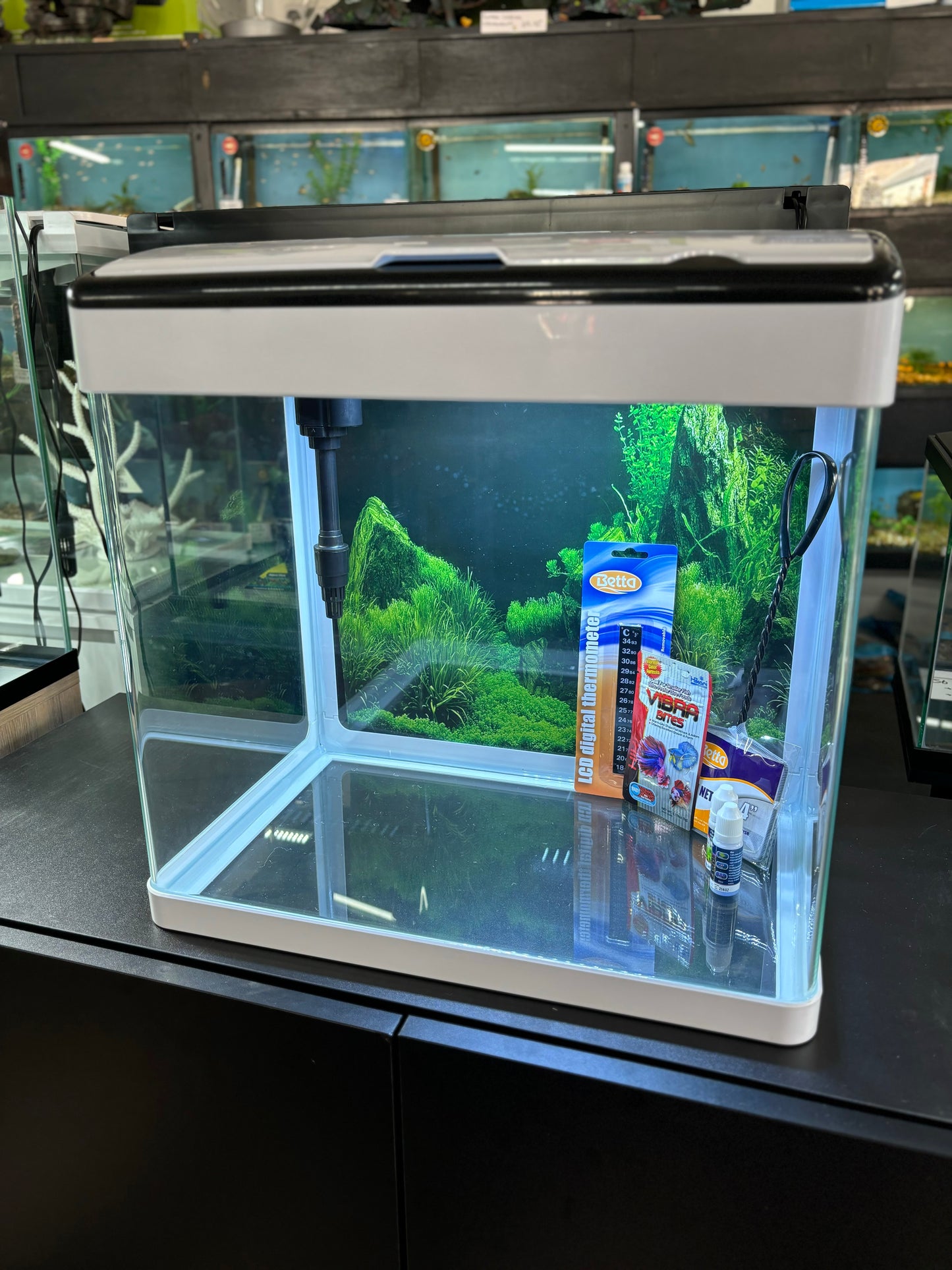 Betta Lifespace H7 Aquarium *INCLUDES FREE KIT * 47L 45x29x46cm