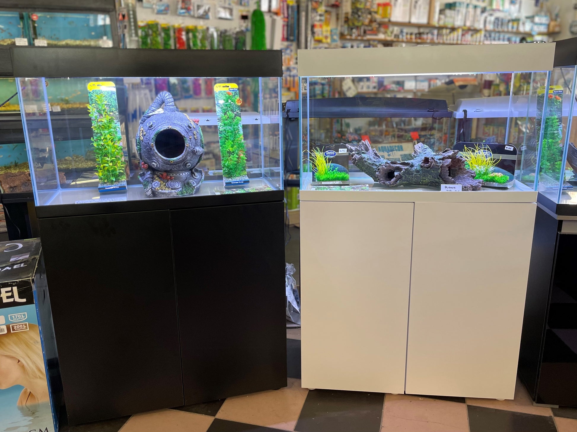 125L Aquarium, cabinet and tropical set up (available in Black or White) image 0