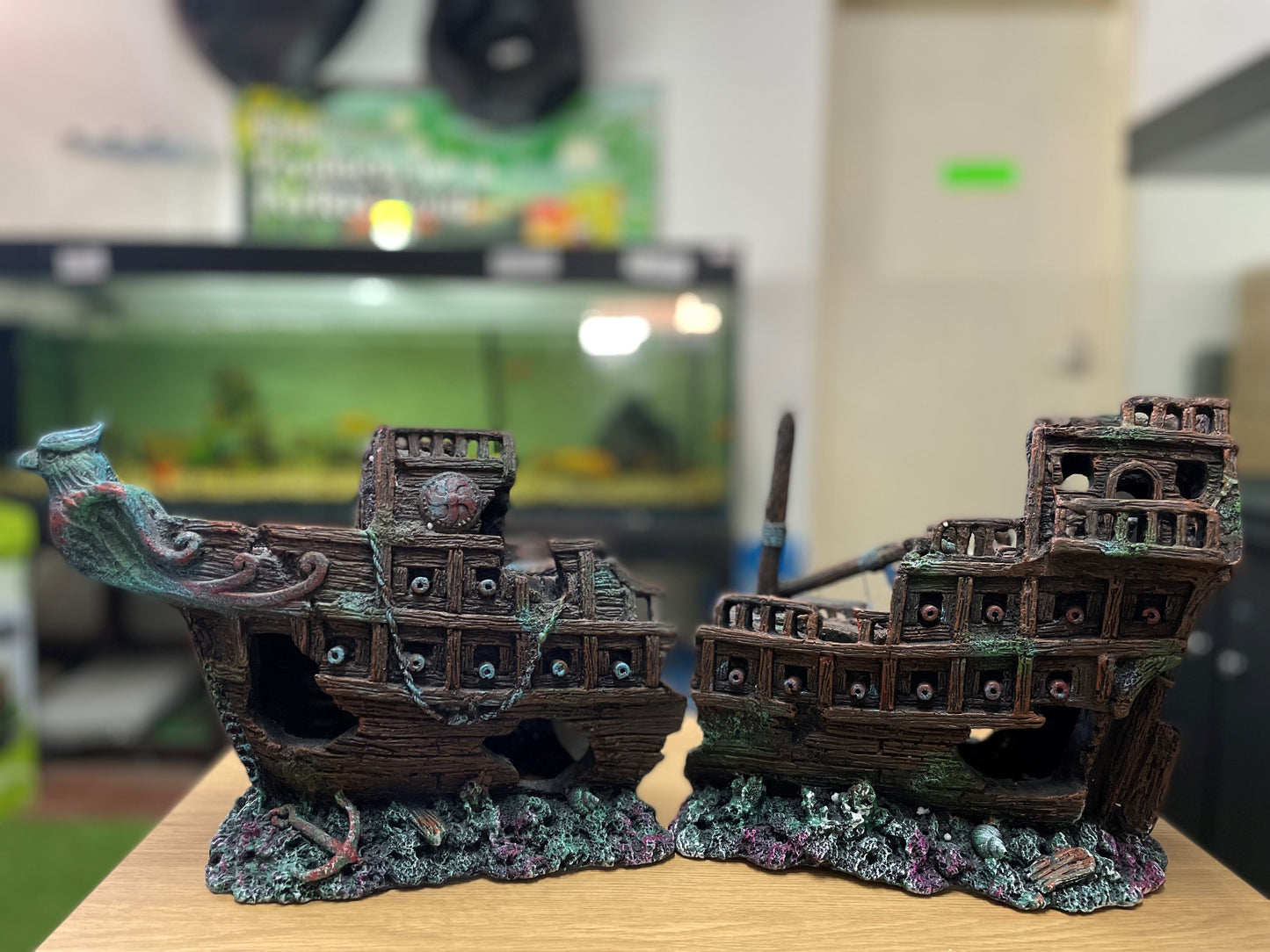 XL Sunken Galleon Aquarium Ornament image 0