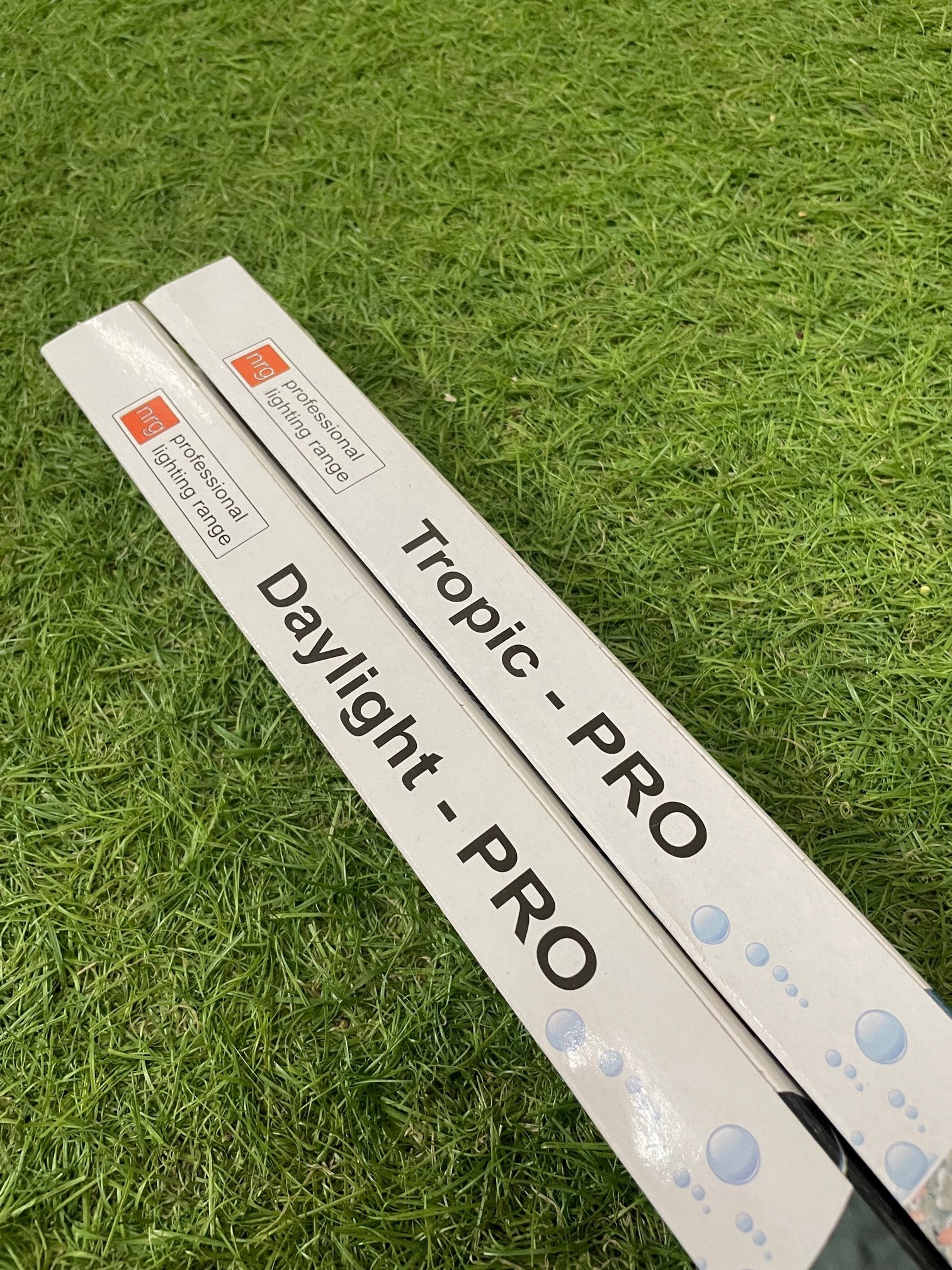 DUAL TROPIC DAY WHITE+PINK FLUORESCENT AQUARIUM LIGHTING T8 20w-38w/ 15"- 48" image 0