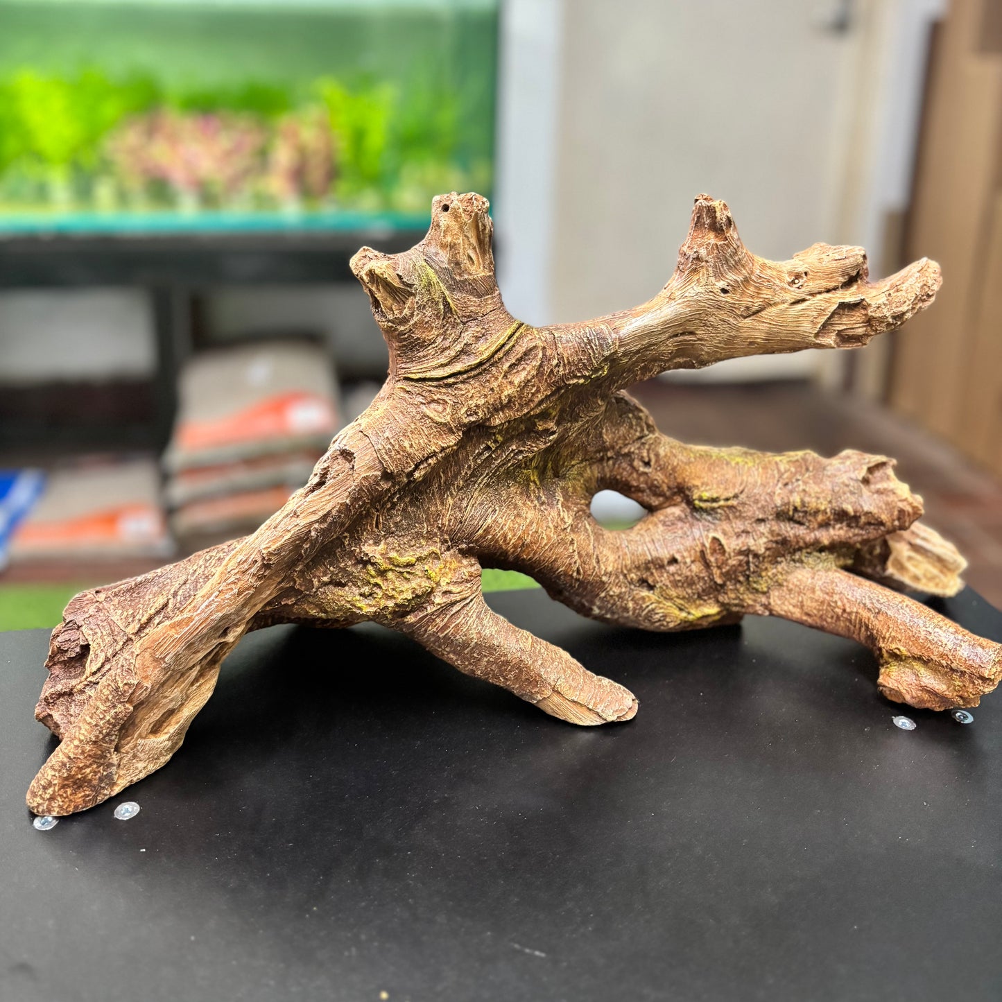 EXTRA LARGE RESIN DRIFTWOOD AQUARIUM ORNAMENT – 52cm