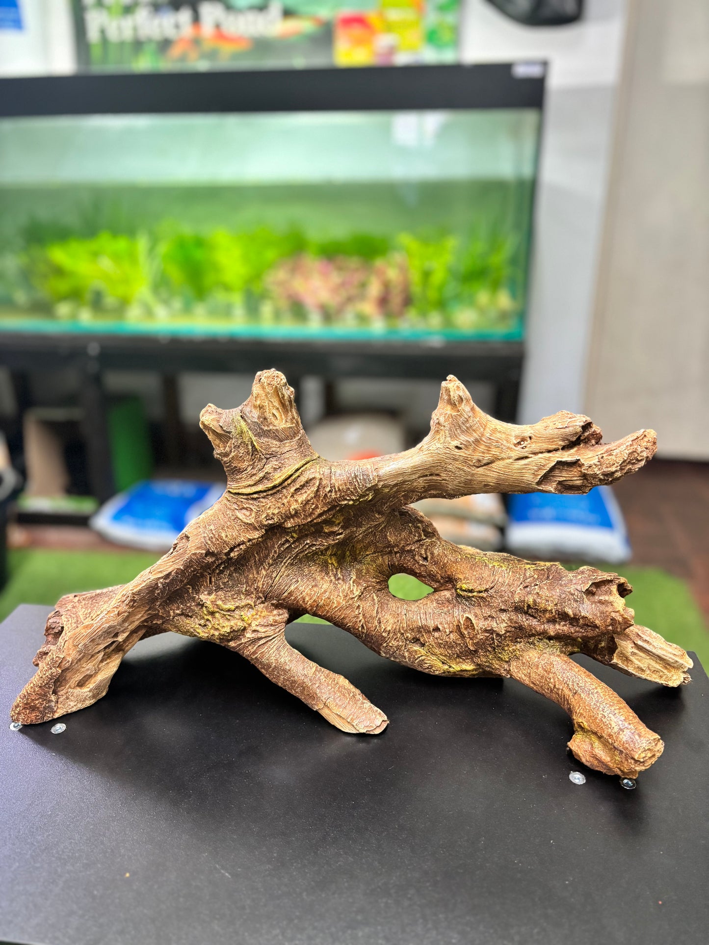 EXTRA LARGE RESIN DRIFTWOOD AQUARIUM ORNAMENT – 52cm