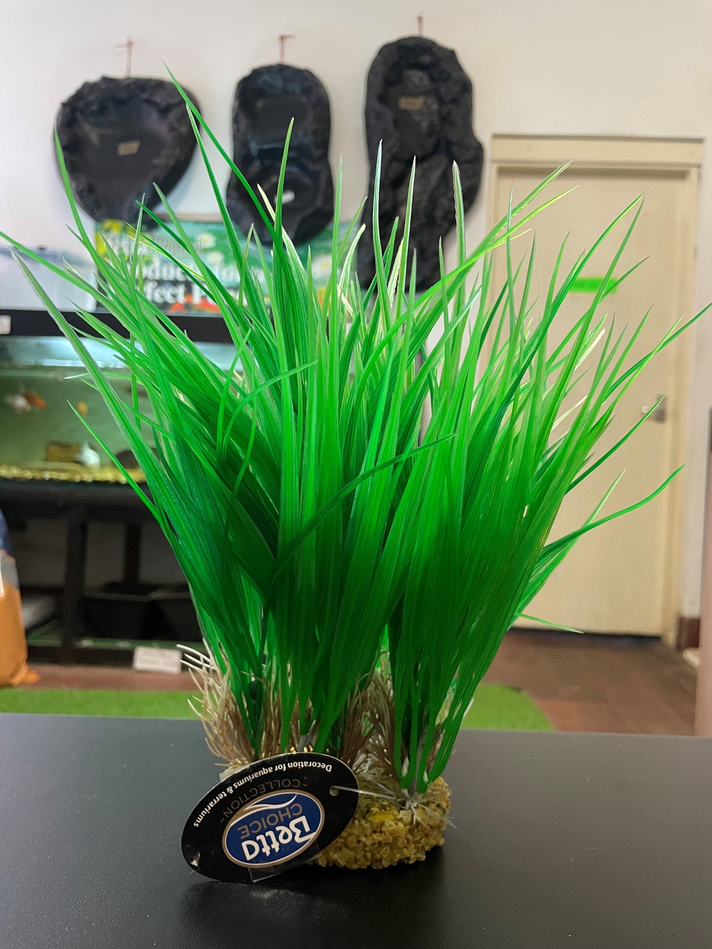 Betta 10" Green Plastic Plant W/ Wide Sand Base image 0